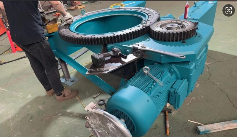 混合盘驱动 电机 回转